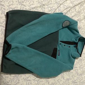 Patagonia blue and gray long sleeve pull over